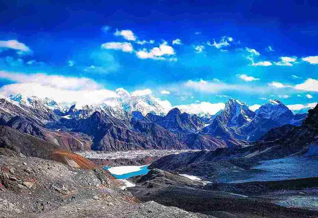 blue cloud and peak of everest